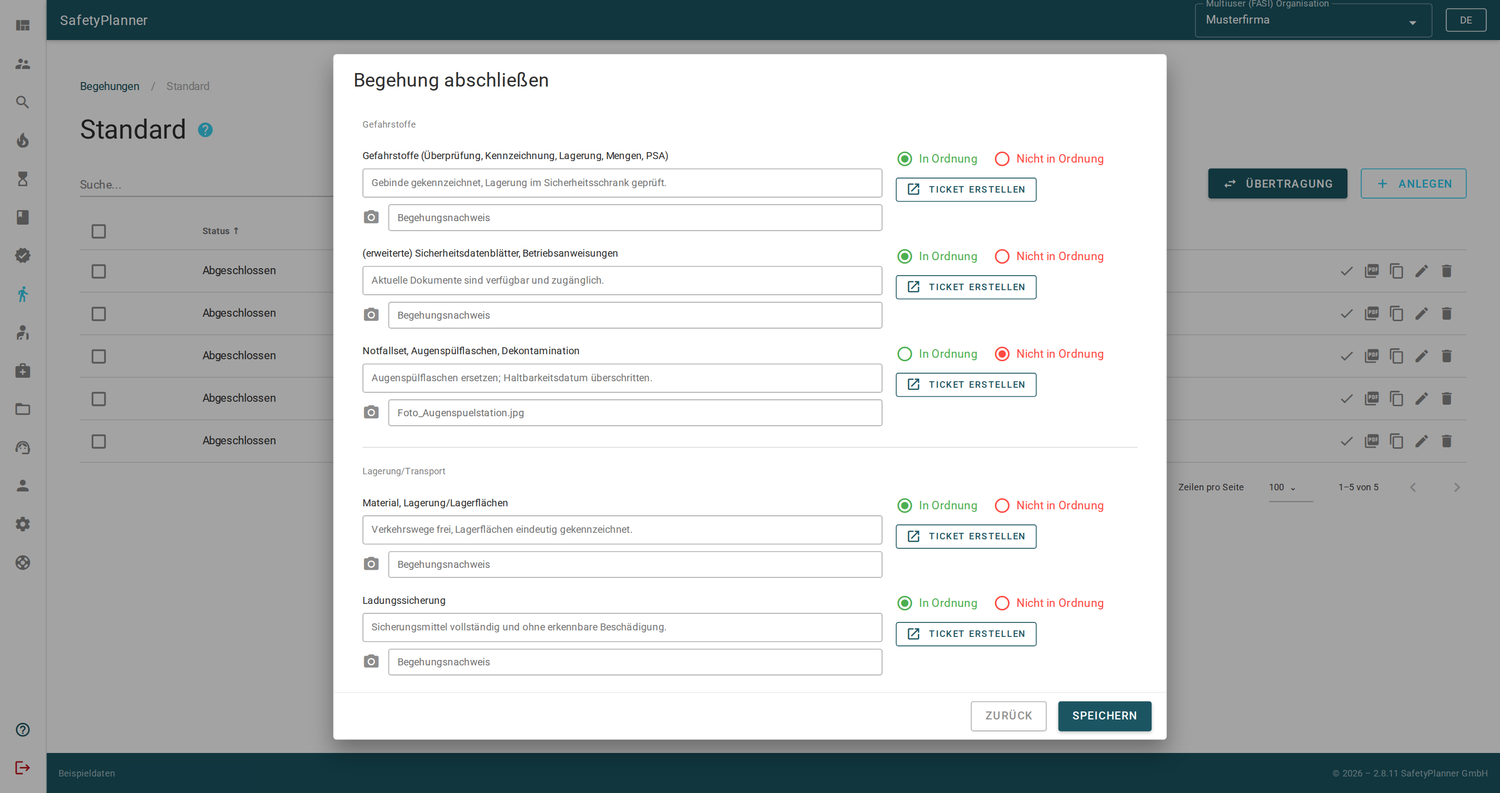 Checkliste zur Betriebsbegehung in SafetyPlanner mit Bewertungen, Kommentaren, Nachweisen und der Möglichkeit, Aufgaben zu erstellen.